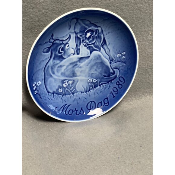 Bing & Grondahl Copenhagen Mothers Day Cow with Calf 1989 Plate 6" wide - Picture 3 of 10